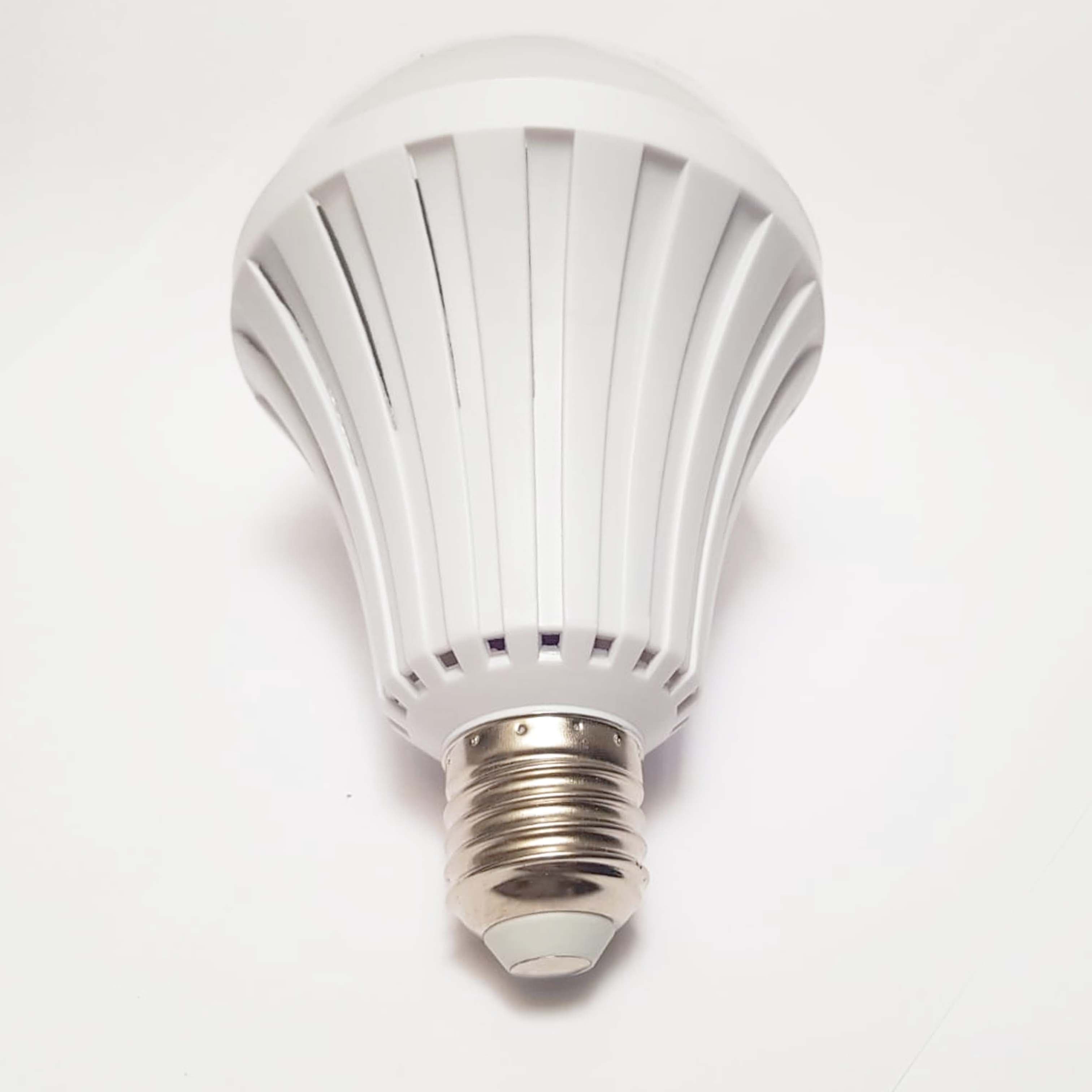 Bombillos / Focos LED de Emergencia RECARGABLES 2